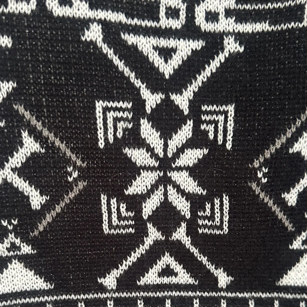 Chic Skull Black and White Patterned Women's Cardigan - Picture 5 of 5